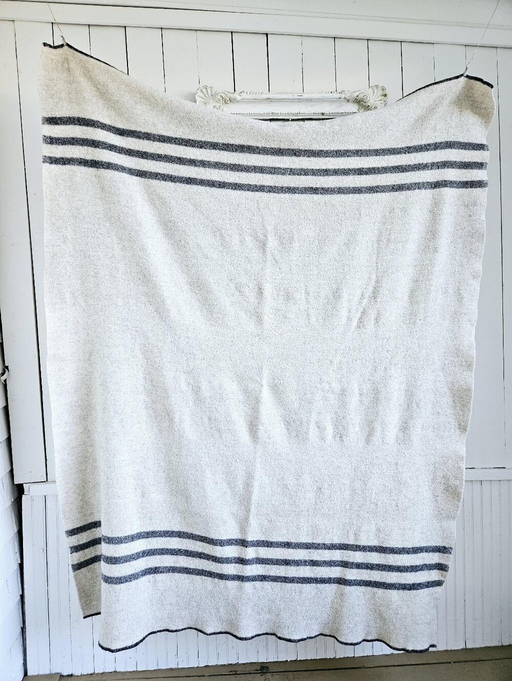 Mac Auslands Woollen Mills Prince Edward Island 100% Wool Blanket 86" x 70"
